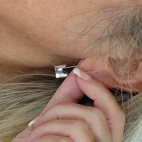 🔥LAST PAIR🔥 Safety Pin Weighted Drop Earrings - Picture 4 of 8